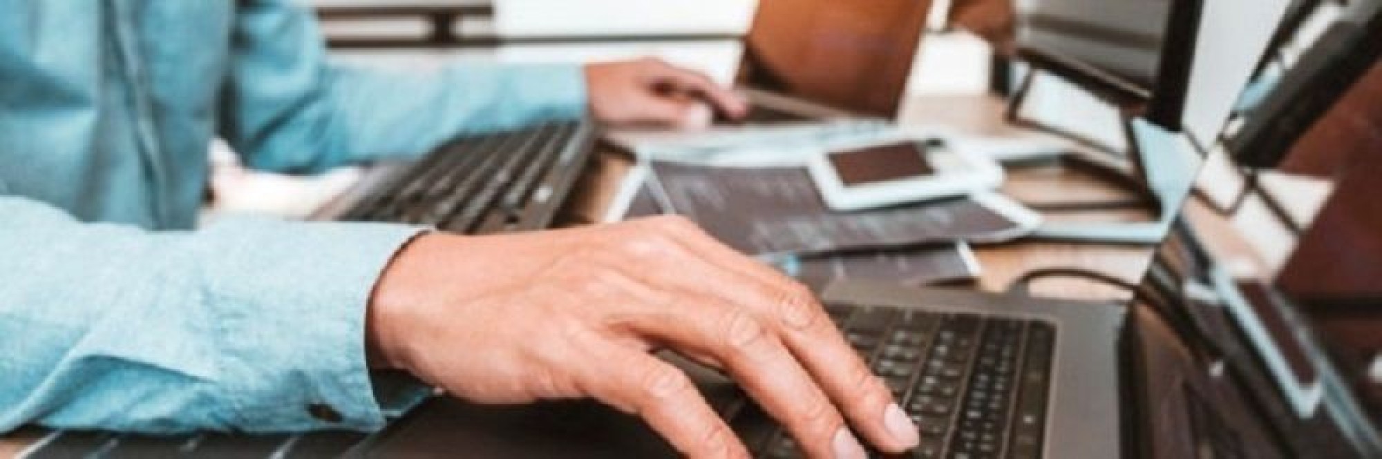 TELETRABALHO EM TEMPOS DE INCERTEZAS TELETRABALHO EM TEMPOS DE INCERTEZAS - O SINDAERGS – Sindicato dos Administradores no Estado do Rio Grande Sul, representa os Administradores gaúchos.